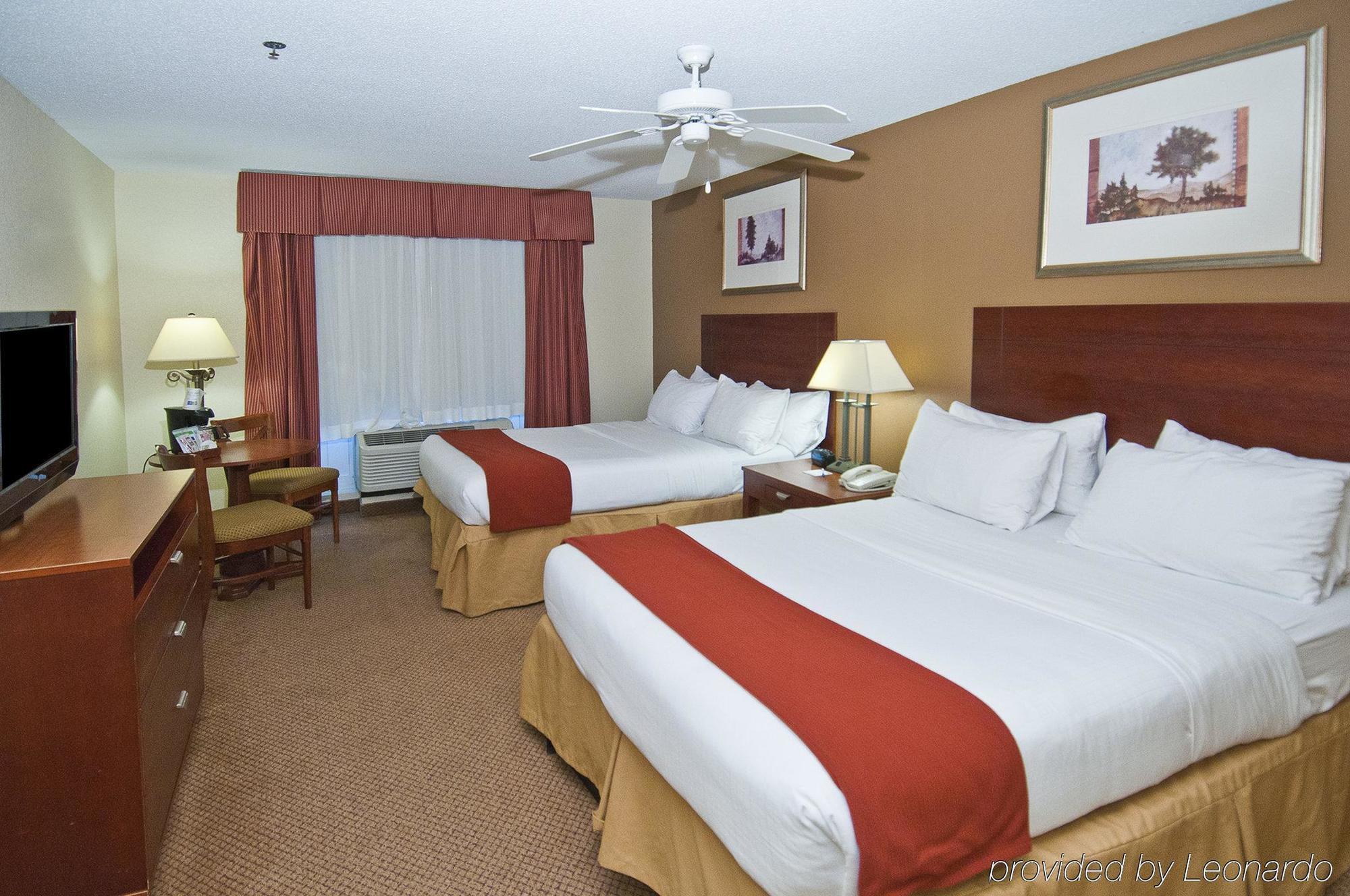 Holiday Inn Express Hotel & Suites Canton By Ihg Exterior photo