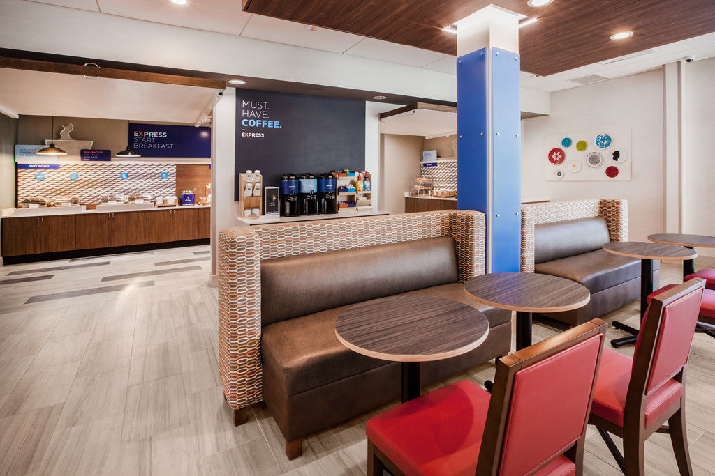 Holiday Inn Express Hotel & Suites Canton By Ihg Exterior photo